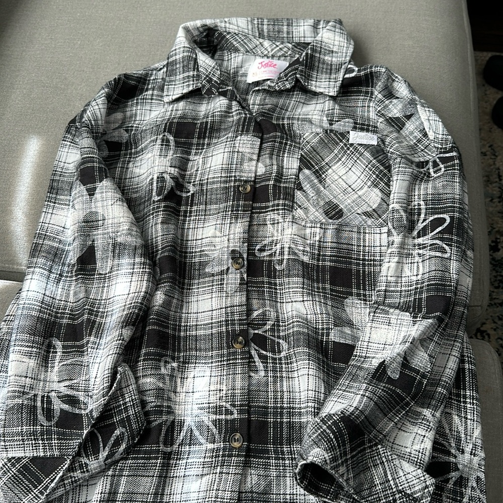 Girls plaid shirt. Size XL